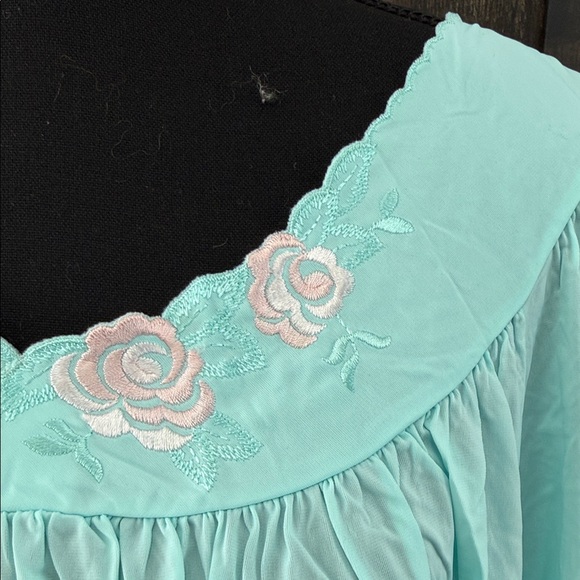 Vintage Shadow line Light Blue Floral Embroidered 3XL Nightgown - Picture 5 of 6